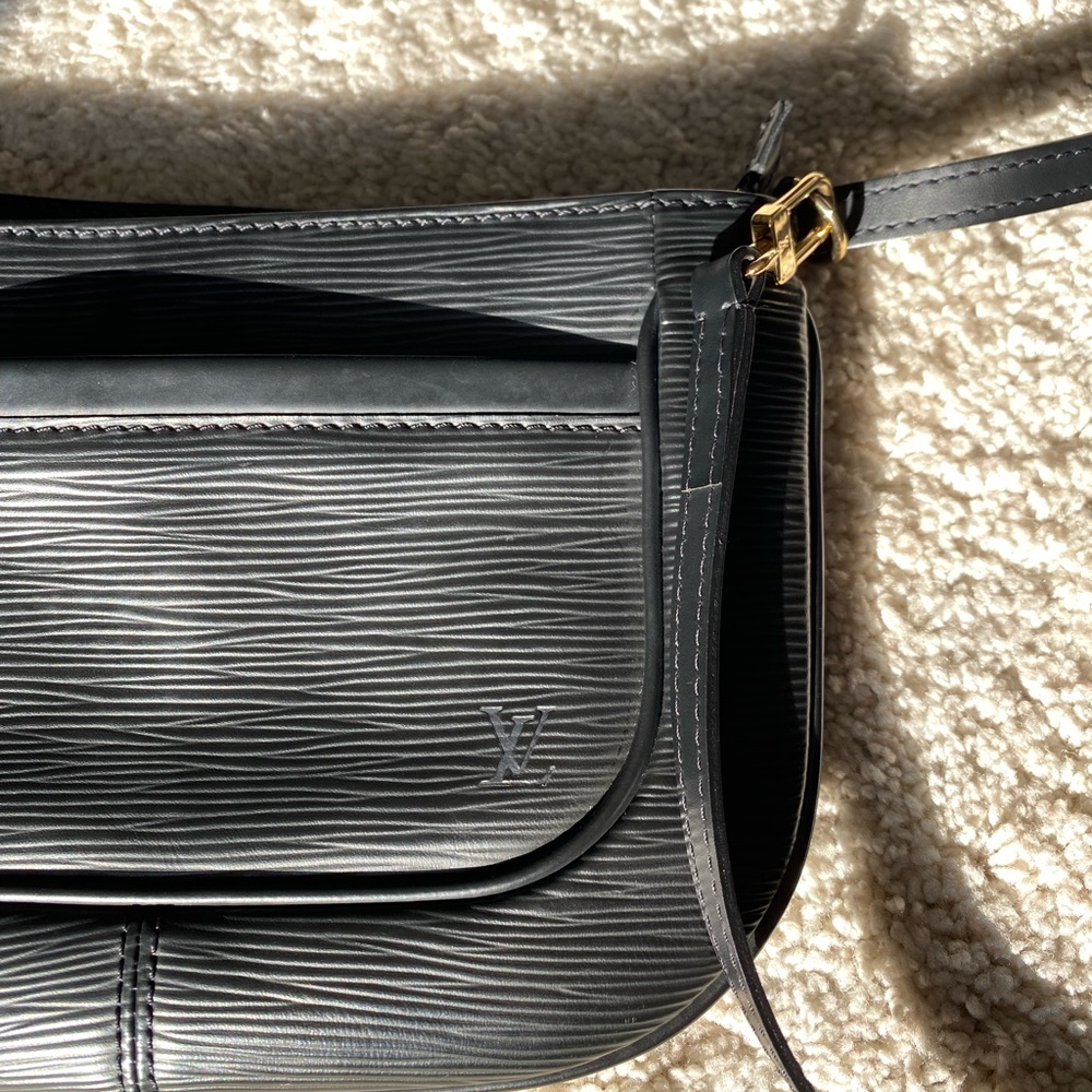 Louis Vuitton Black Epi Leather Sarvanga Crossbody Clutch Bag - Picture 7 of 15